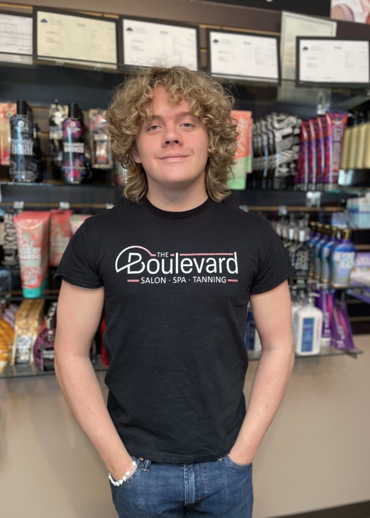 cooper-dawson-tanning-consultant-the-boulevard-farmington-mo-2